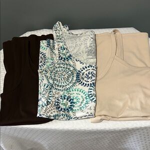 Set of 3 tank tops